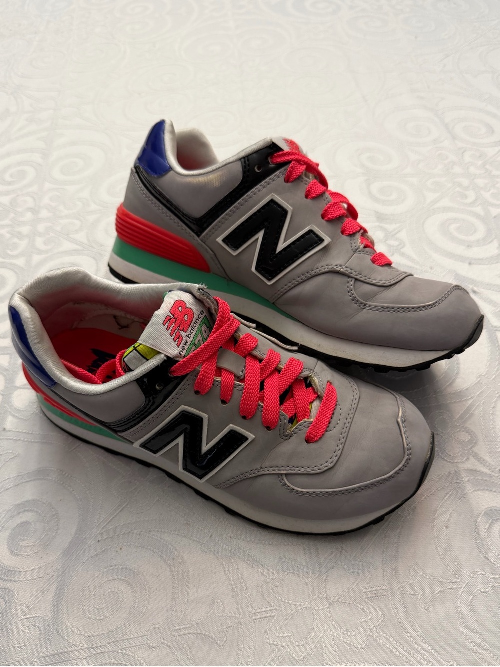New Balance Gray Sneakers Pink Laces Multicolour Heel Trim Lady Woman Size 5 - Picture 3 of 14